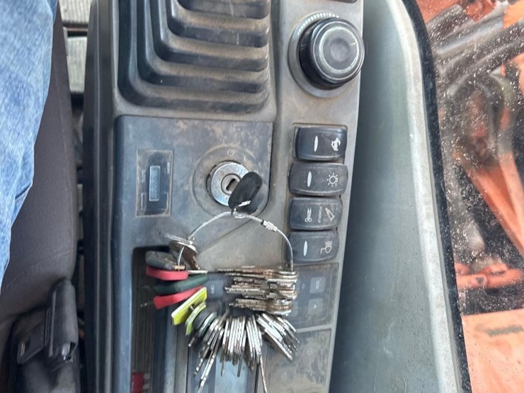 2013-doosan-dx225-lc-image-17