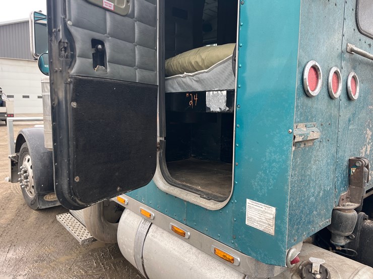 1998-peterbilt-379-image-11