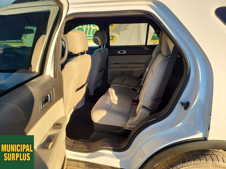 2013-ford-explorer-image-23