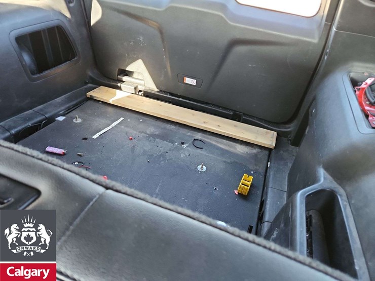 2019-ford-explorer-image-16