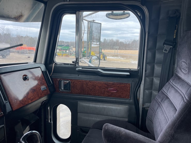 1998-peterbilt-379-image-38
