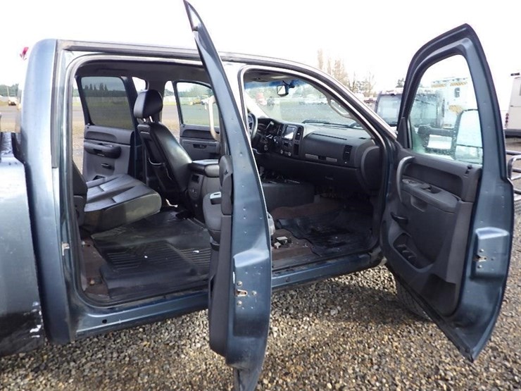 2011-chevrolet-2500-image-15