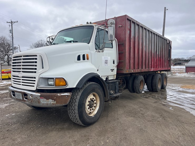 #4884-•-2004-sterling-silage-truck-image-1