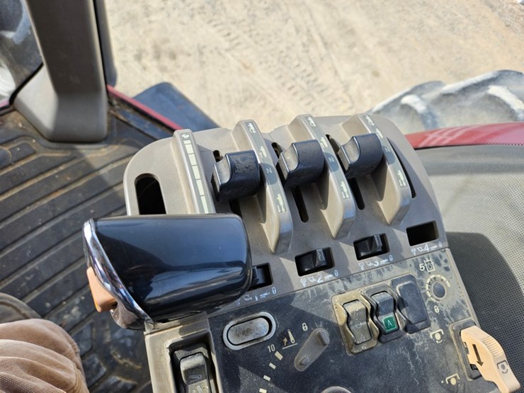 case-ih-mx180-image-37