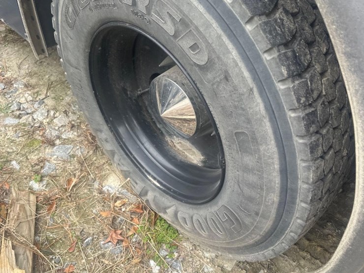 2005-international-7400-image-8