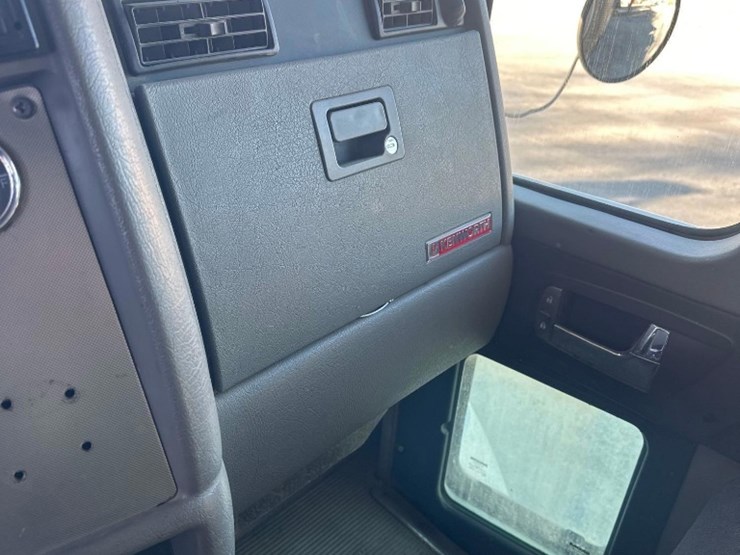 2015-kenworth-t370-image-21