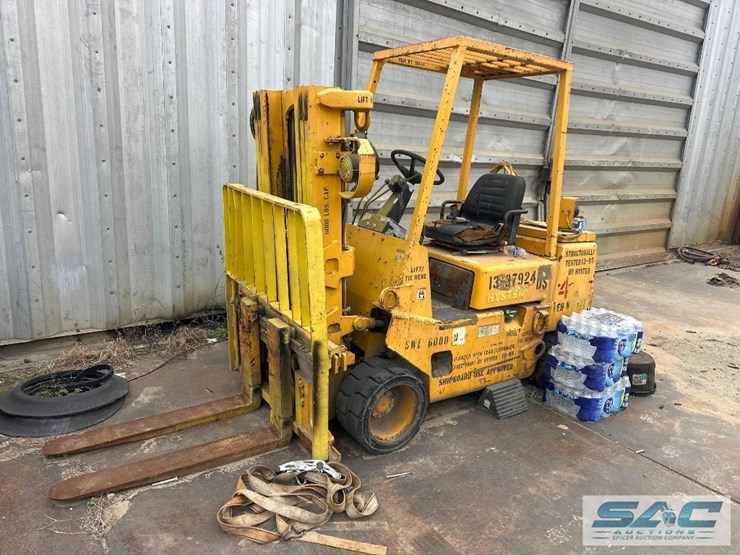 hyster-s60xls-6000lb-forklift-image-1