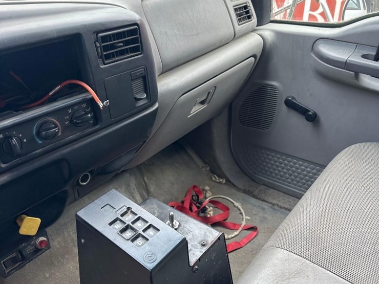 2000-ford-f750-image-19