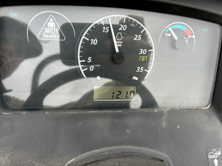 2020-john-deere-1025r-image-29