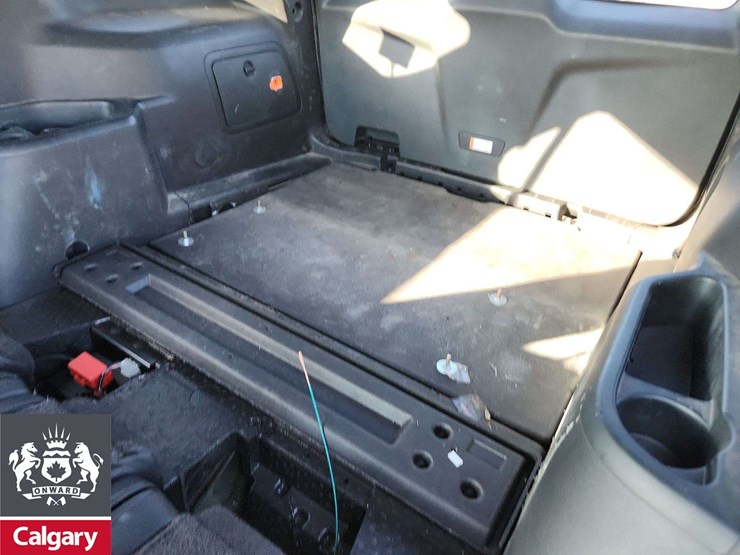 2019-ford-explorer-image-19