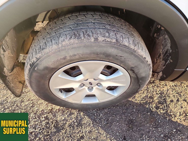 2013-ford-explorer-image-12