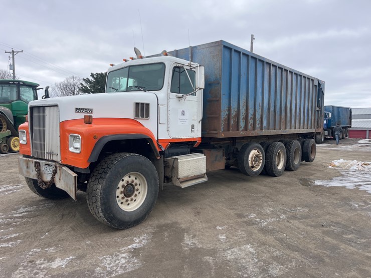 1996-international-5000-image-1