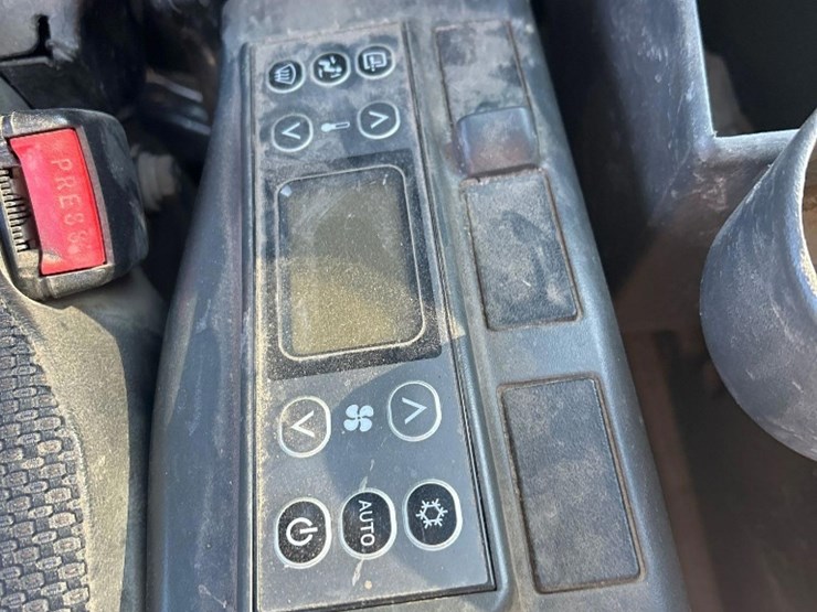 2020-link-belt-145x4-zero-swing-hydraulic-excavator-image-31