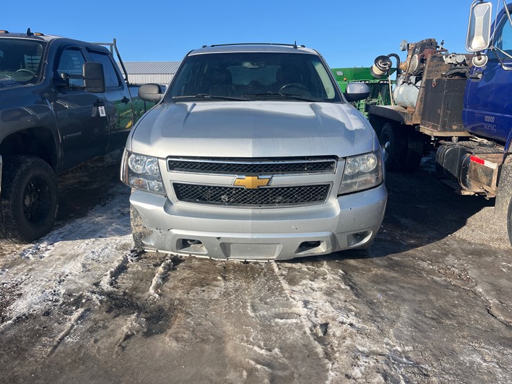 2013-chevrolet-suburban-image-6