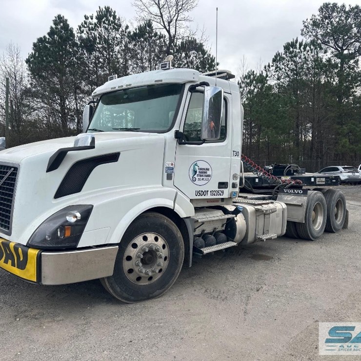 2017 VOLVO VNL64 T/A TRUCK TRACTOR