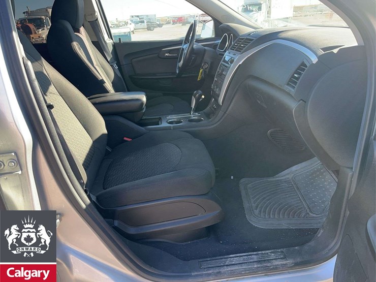 2010-chevrolet-traverse-image-19