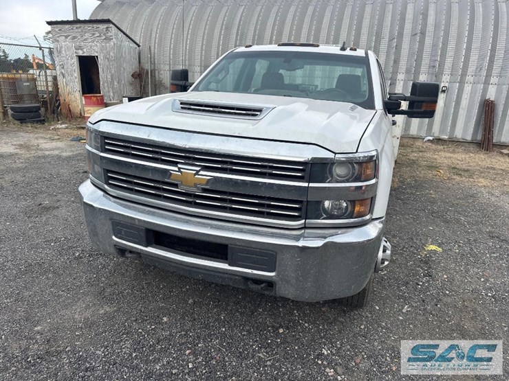 2018-chevrolet-3500hd-image-2