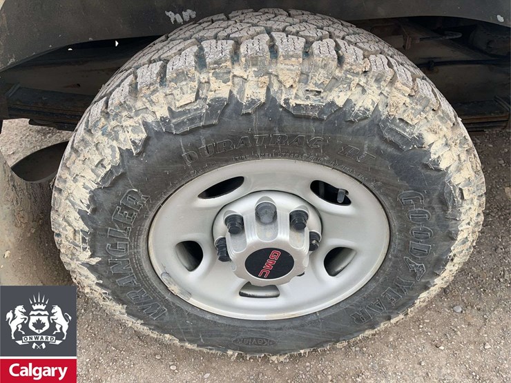 2015-gmc-3500-image-12