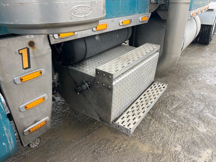 1998-peterbilt-379-image-10