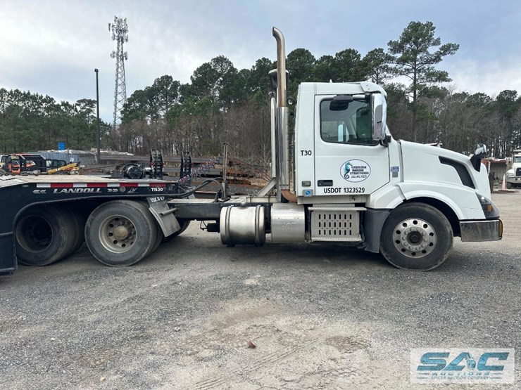 2017-volvo-vnl64-t/a-truck-tractor-image-3