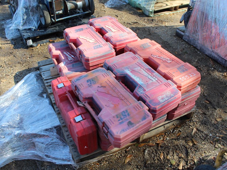 #5164-•-pallet-of-snowball-saws-image-5