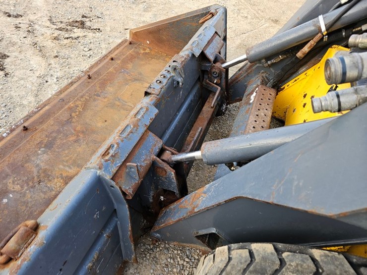 new-holland-ls180-image-11