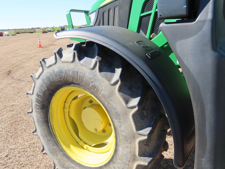 2020-john-deere-6120m-image-10
