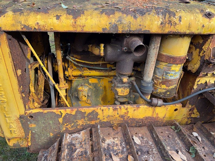 caterpillar-twenty-two-image-9