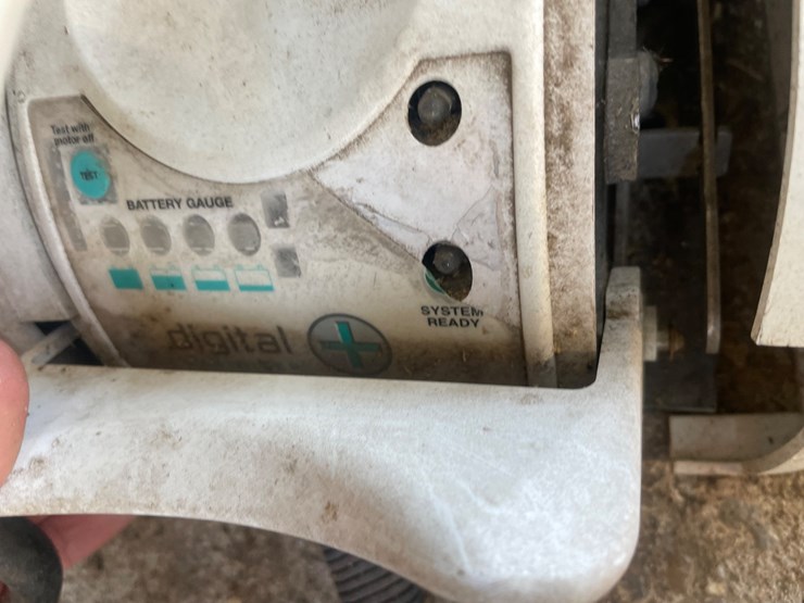 #407-•-minn--kota-trolling-motor-and-fishing-poles-image-12