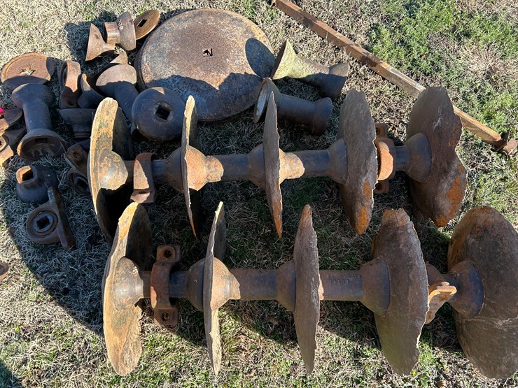 #37602-•-lot-of-disk-blades-&-mis-parts-image-8