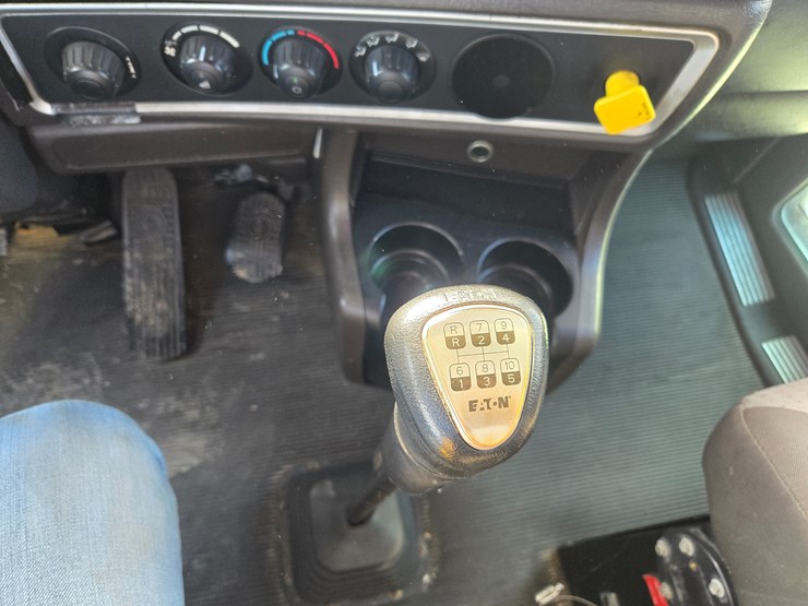 2015-kenworth-t800-image-68