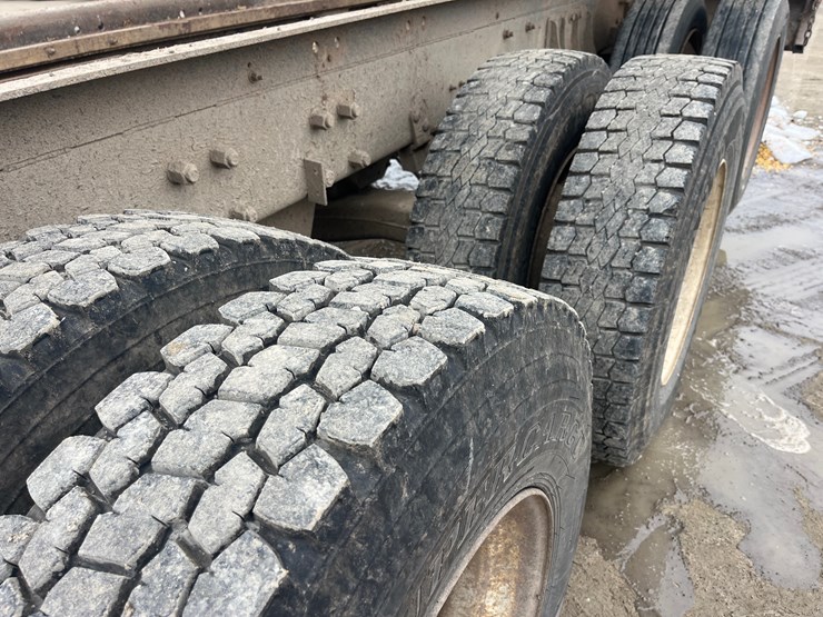 1998-mack-rd690s-image-18