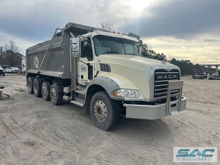2019-mack-gr64b-quad/a-dump-truck-image-3