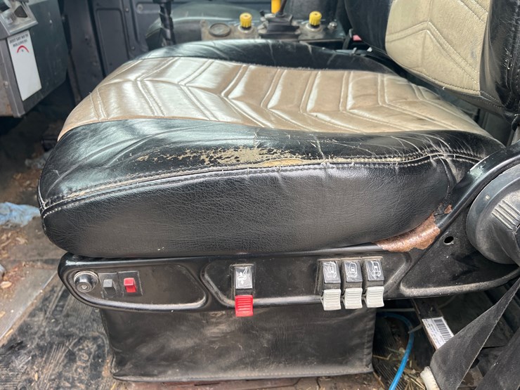 1998-mack-rd690s-image-43