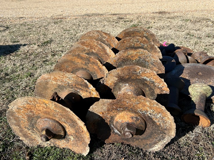 #37602-•-lot-of-disk-blades-&-mis-parts-image-6