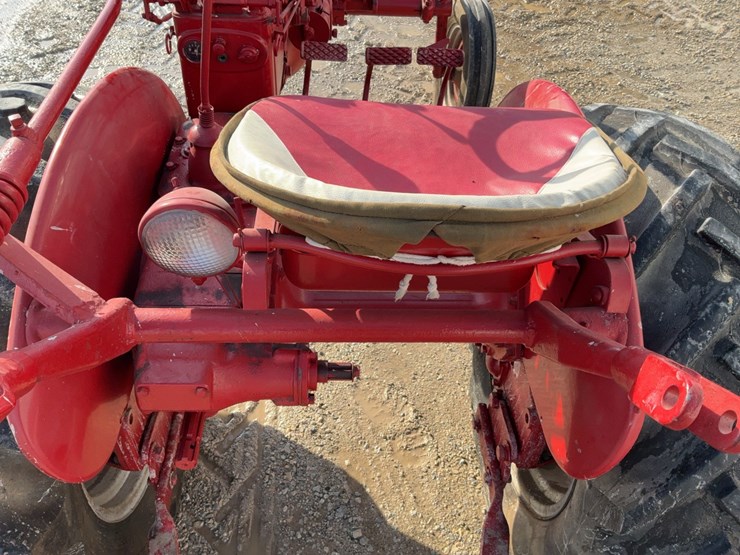 1957-mccormick-farmall-130-image-28
