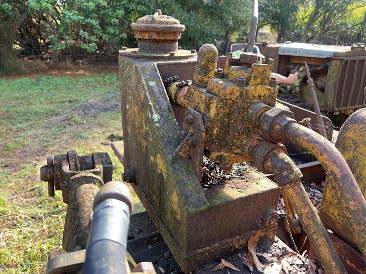 caterpillar-r2-image-21