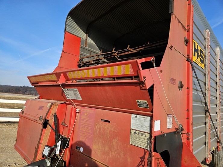 #96-•-h-&-s-14'-forage-wagon-image-13