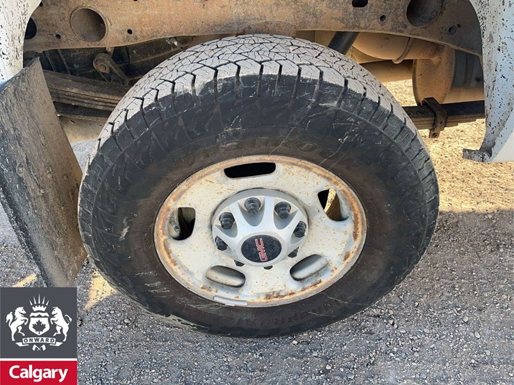 2013-gmc-sierra-2500hd-image-12