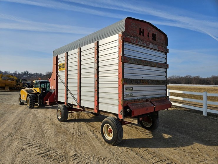 #96-•-h-&-s-14'-forage-wagon-image-3