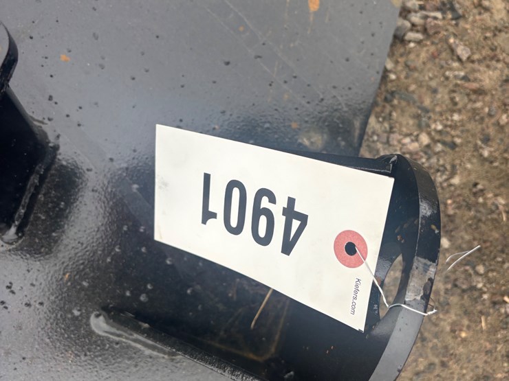 #4901-•-skid-steer-plate-with-hitch-reciver-and-reece-hitch-reciver-image-3