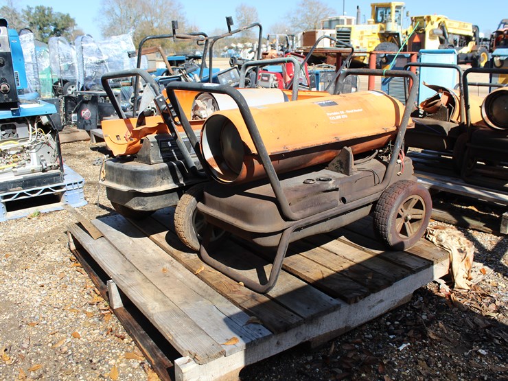 #5201-•-pallet-of-2-portable-oil-heaters-image-3