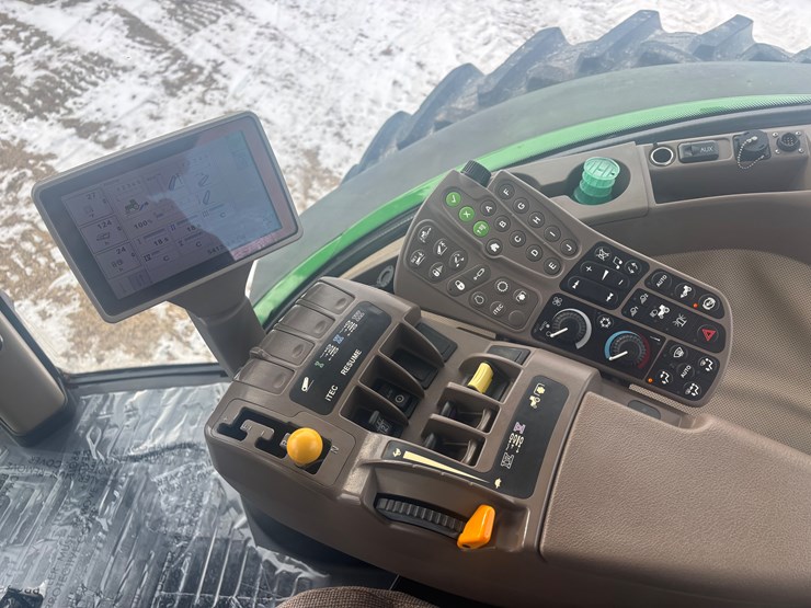 john-deere-8320-image-25