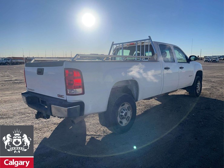 2013-gmc-sierra-2500hd-image-4