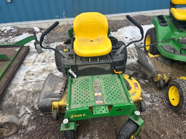 #4842-•-john-deere-ztrak-zero-turn-mower-image-8