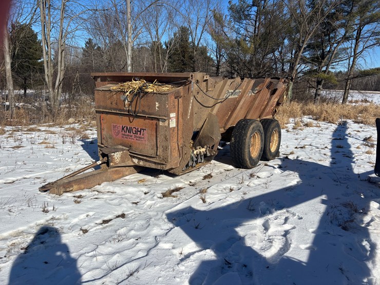 #4828-•-knight-manure-spreader-image-1