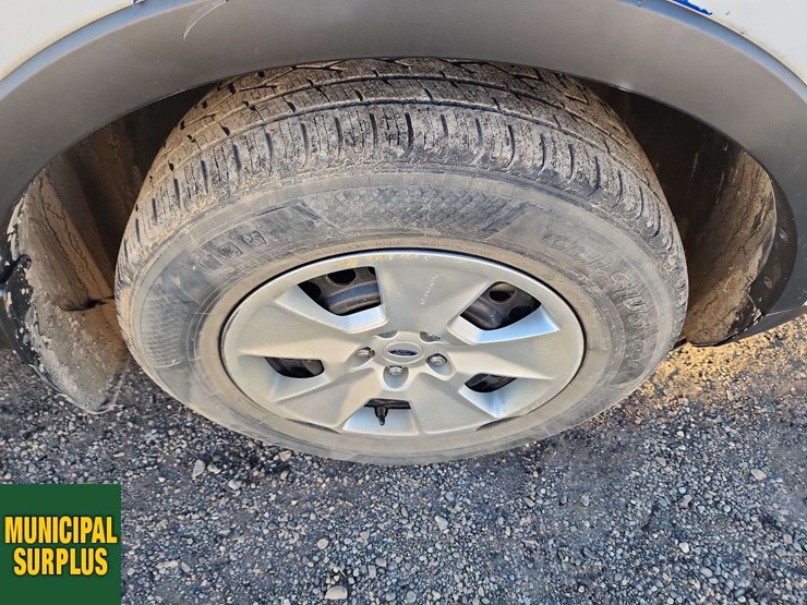 2013-ford-explorer-image-11