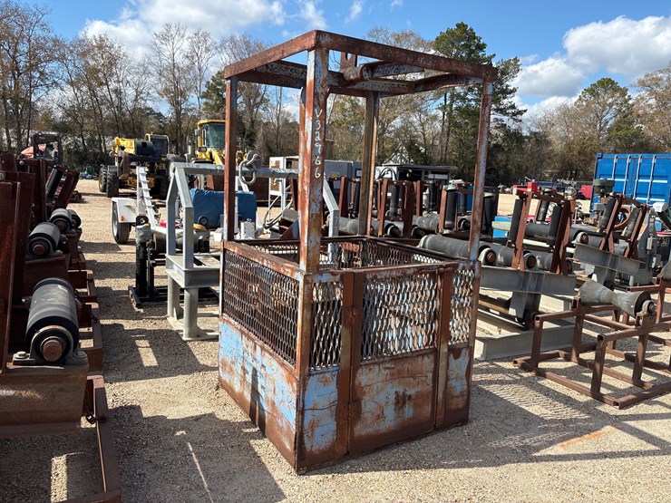 #3506-•-personal-material-basket-image-1