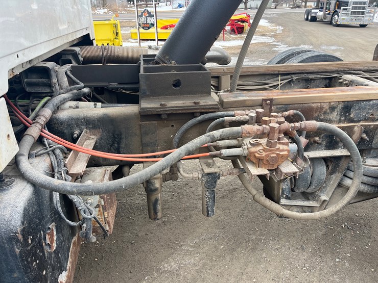 #4884-•-2004-sterling-silage-truck-image-19