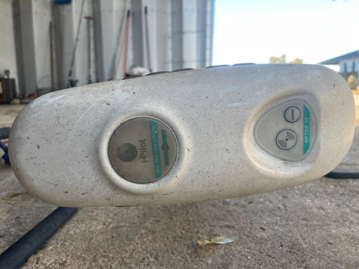 #407-•-minn--kota-trolling-motor-and-fishing-poles-image-4